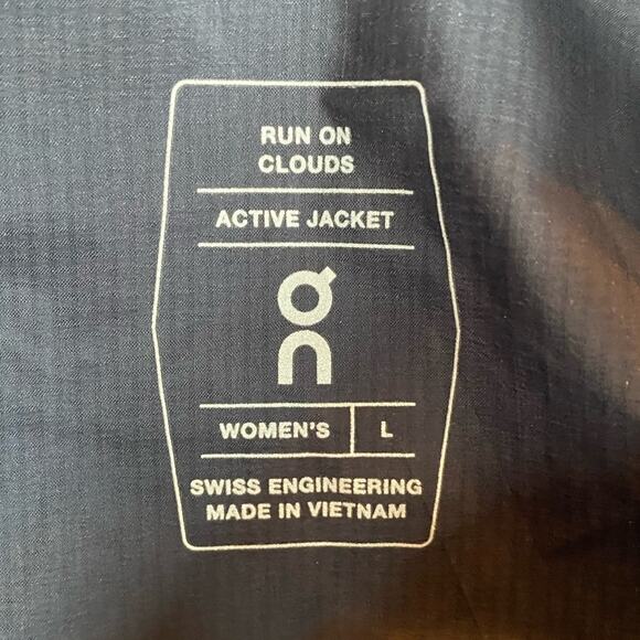 NEW Penn Relays On Running Women’s $140 Active Jacket Navy LG NWT - Picture 9 of 16